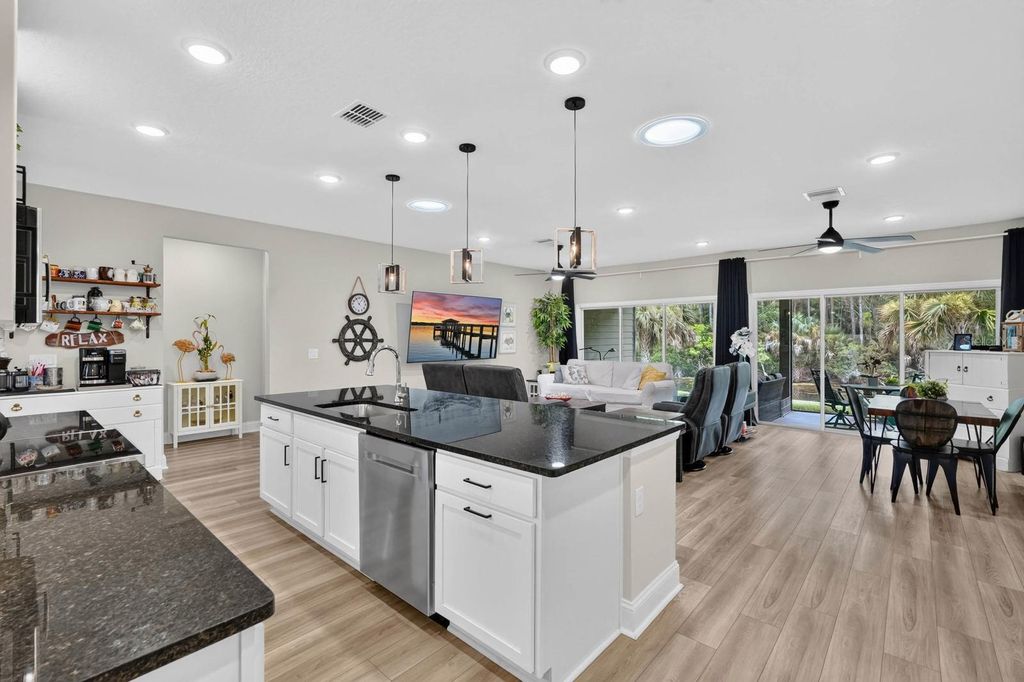 Image 21 of property listing at 86 WHISPERING PINE DRIVE, Palm Coast, FL 32164