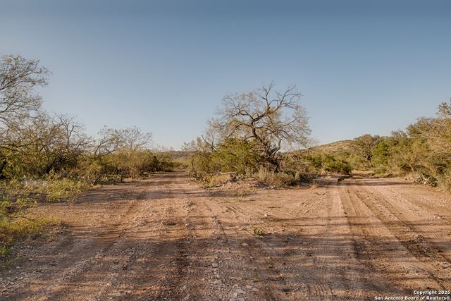 2205 Sd 45700, Rocksprings, TX 78880