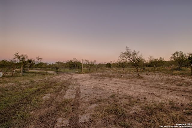 2205 Sd 45700, Rocksprings, TX 78880