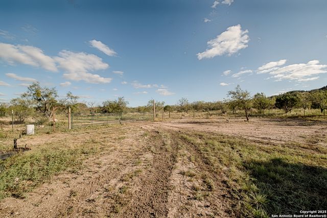 2205 Sd 45700, Rocksprings, TX 78880