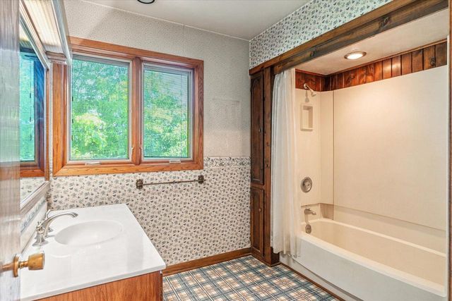 3421 Cliffside DRIVE, La Crosse, WI 54601