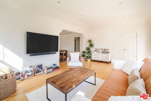 1637 S Ridgeley Drive, Los Angeles, CA 90019