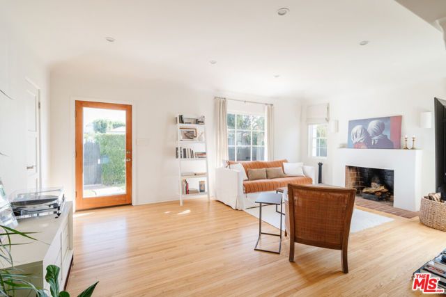 1637 S Ridgeley Drive, Los Angeles, CA 90019
