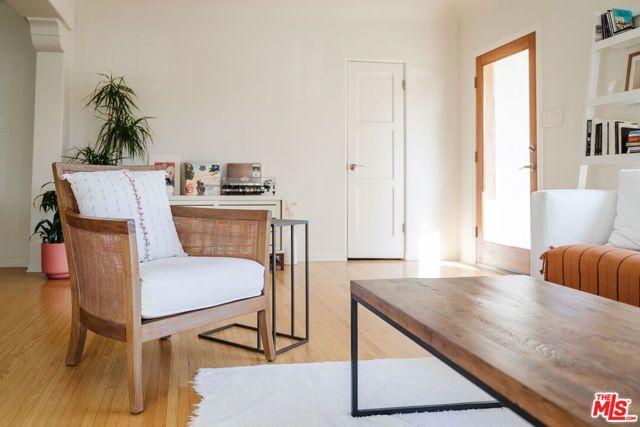 1637 S Ridgeley Drive, Los Angeles, CA 90019