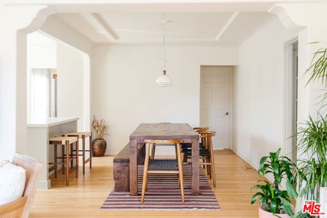 1637 S Ridgeley Drive, Los Angeles, CA 90019