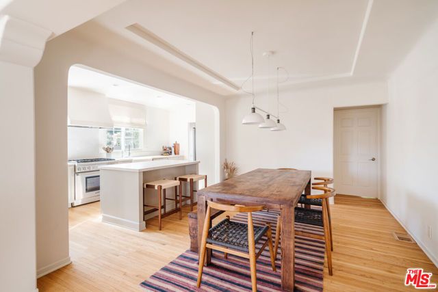 1637 S Ridgeley Drive, Los Angeles, CA 90019