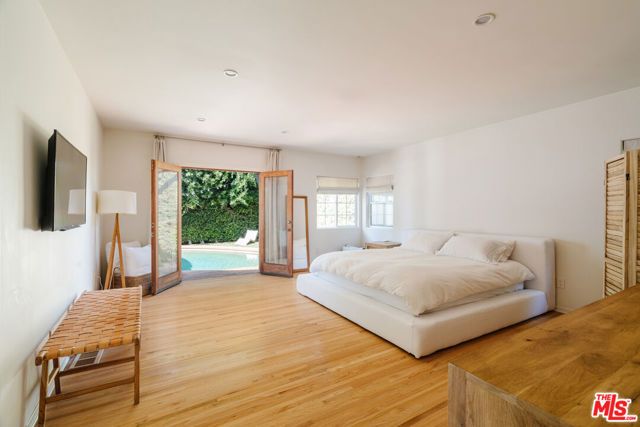 1637 S Ridgeley Drive, Los Angeles, CA 90019