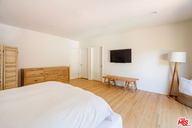 1637 S Ridgeley Drive, Los Angeles, CA 90019