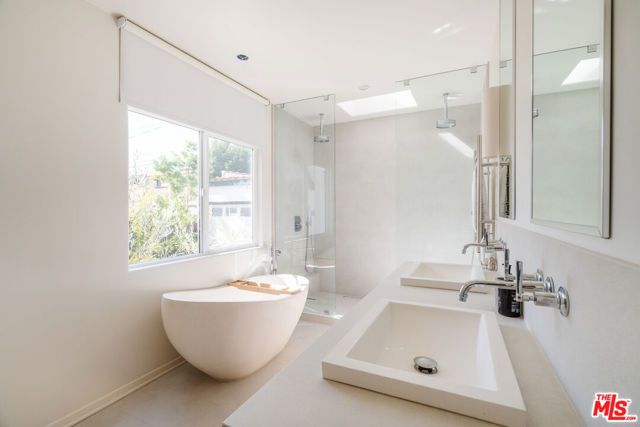 1637 S Ridgeley Drive, Los Angeles, CA 90019