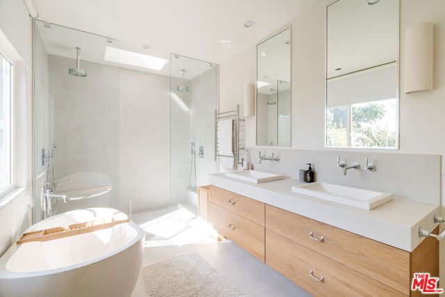 1637 S Ridgeley Drive, Los Angeles, CA 90019