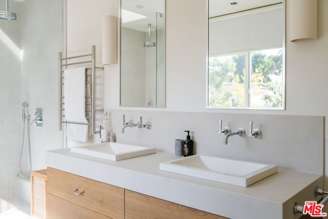 1637 S Ridgeley Drive, Los Angeles, CA 90019
