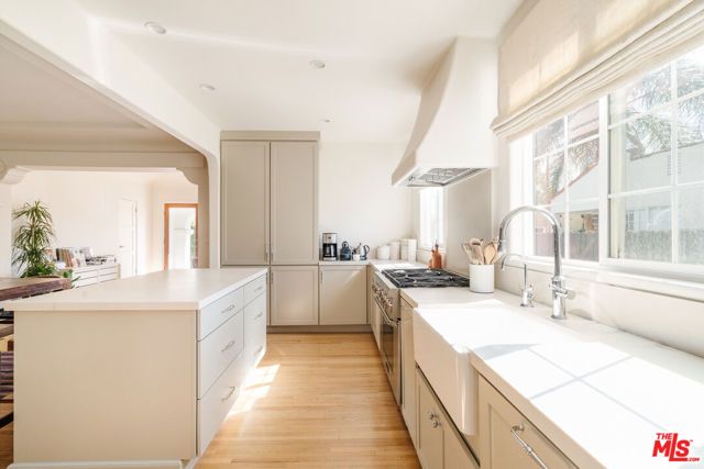 1637 S Ridgeley Drive, Los Angeles, CA 90019