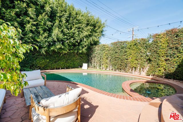 1637 S Ridgeley Drive, Los Angeles, CA 90019