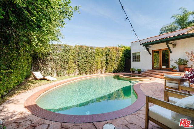 1637 S Ridgeley Drive, Los Angeles, CA 90019