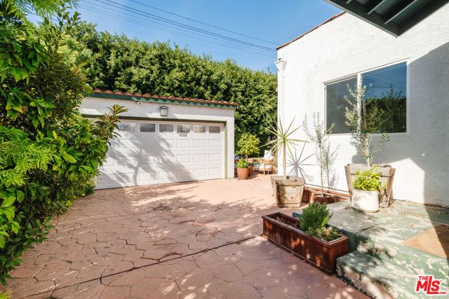 1637 S Ridgeley Drive, Los Angeles, CA 90019