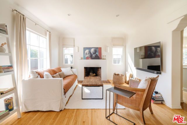 1637 S Ridgeley Drive, Los Angeles, CA 90019