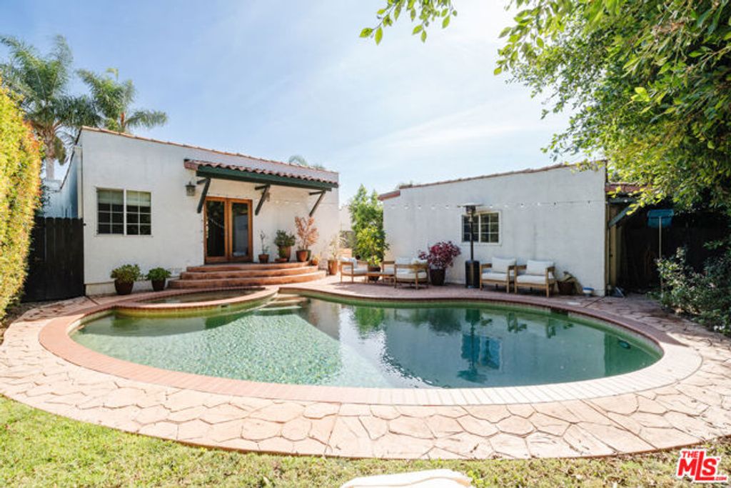 1637 S Ridgeley Drive, Los Angeles, CA 90019