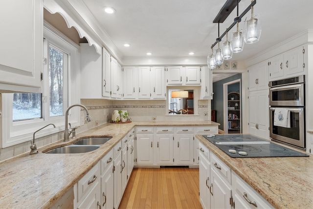 201 Oak Ridge Road, Plaistow, NH 03865