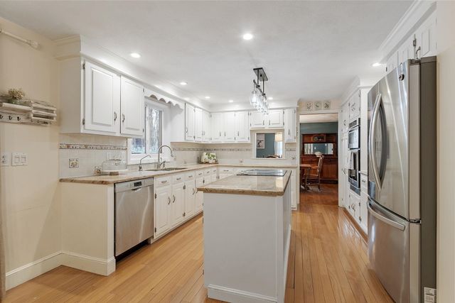 201 Oak Ridge Road, Plaistow, NH 03865