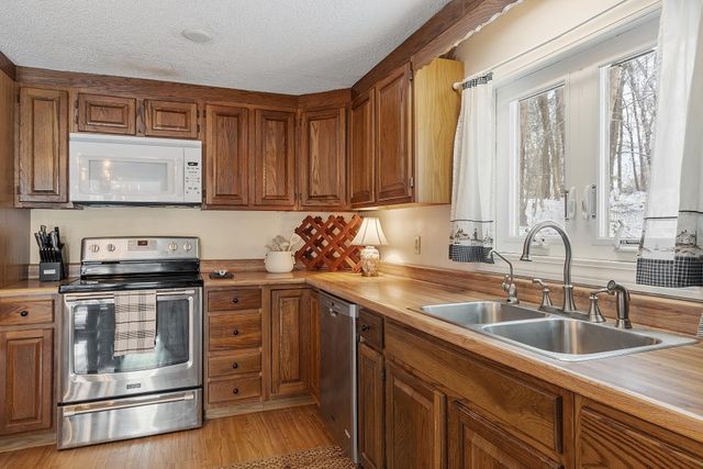 201 Oak Ridge Road, Plaistow, NH 03865