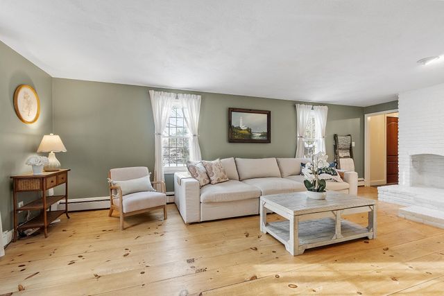 201 Oak Ridge Road, Plaistow, NH 03865