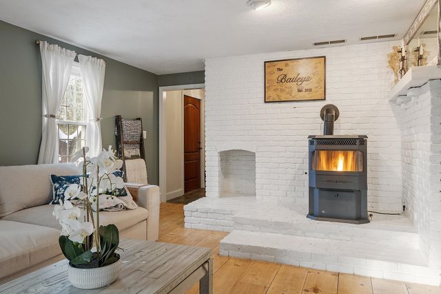 201 Oak Ridge Road, Plaistow, NH 03865