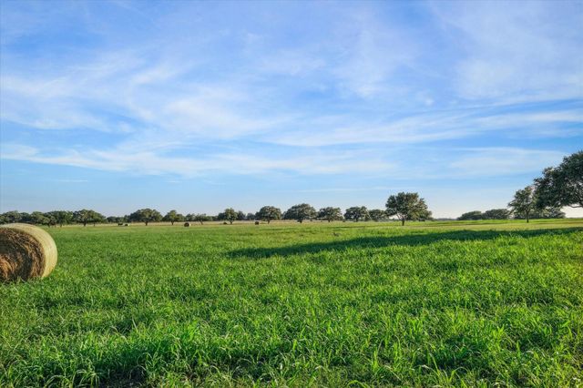 2817 Leonhardt, Round Top, TX 78954