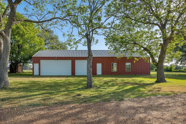 2817 Leonhardt, Round Top, TX 78954