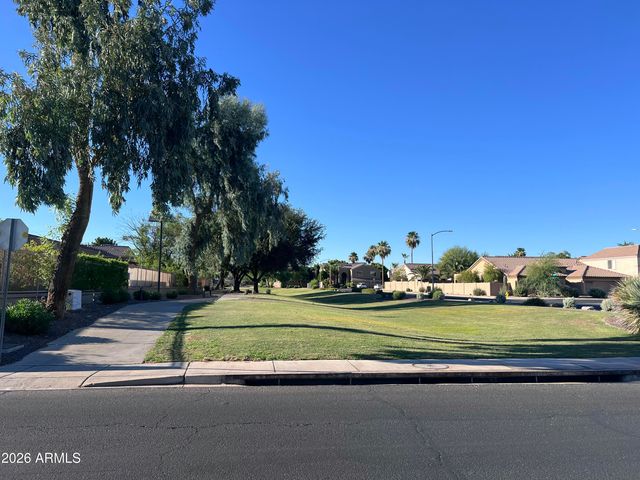 5405 W Angela Drive, Glendale, AZ 85308