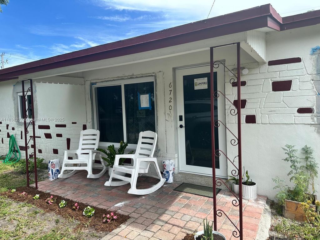 6720 Park St, Hollywood, FL 33024