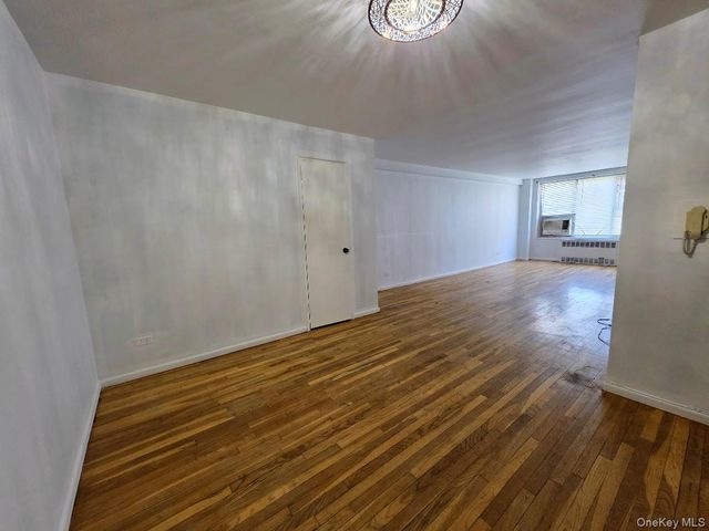 18-50 211th Street 1B, Bayside, NY 11360