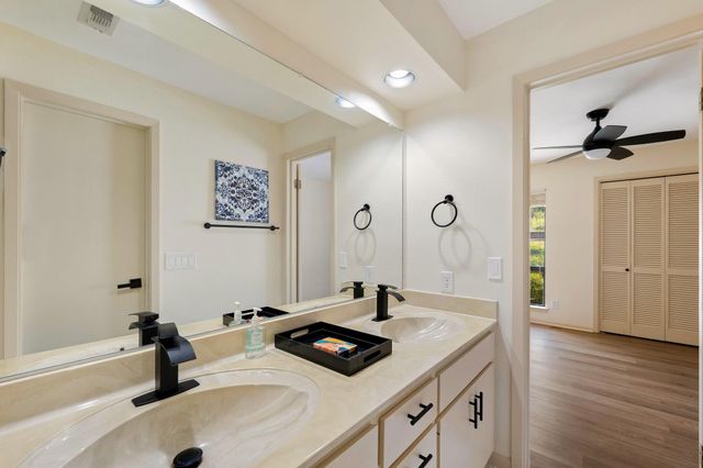 310 Dogie DR A, Horseshoe Bay, TX 78657