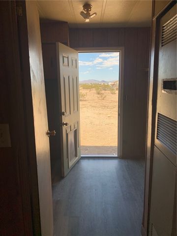 7587 W Unkar Drive, Golden Valley, AZ 86413