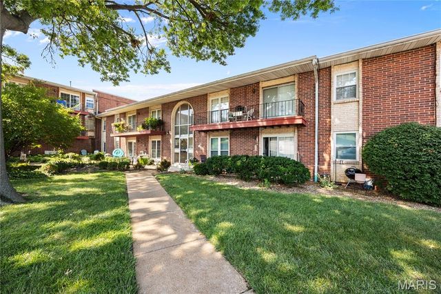 10388 Forest Brook Lane F, St Louis, MO 63146