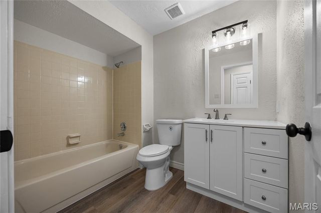10388 Forest Brook Lane F, St Louis, MO 63146