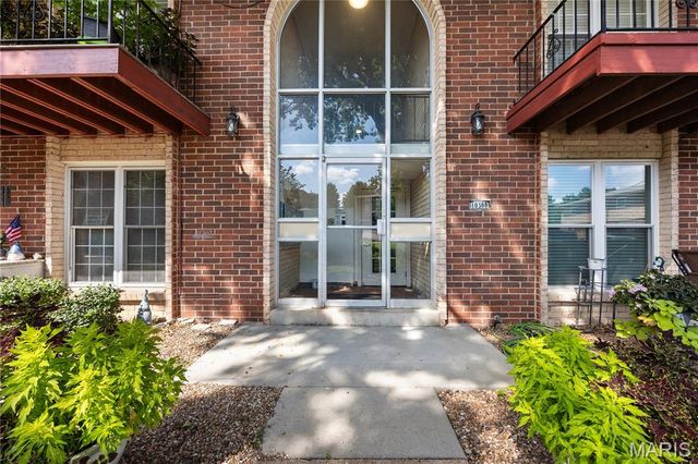 10388 Forest Brook Lane F, St Louis, MO 63146