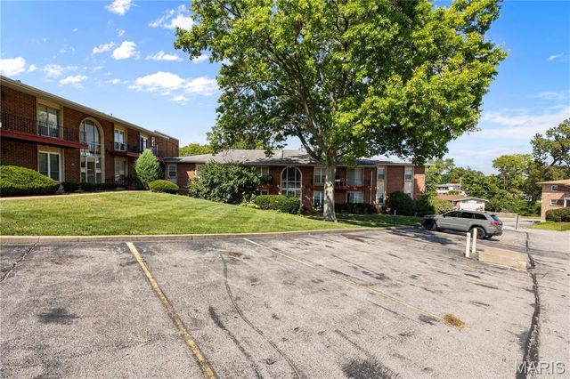10388 Forest Brook Lane F, St Louis, MO 63146