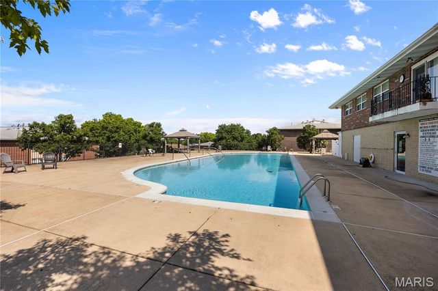 10388 Forest Brook Lane F, St Louis, MO 63146