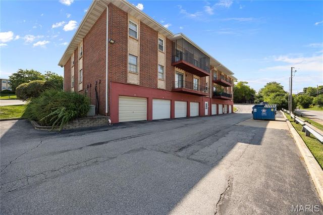 10388 Forest Brook Lane F, St Louis, MO 63146