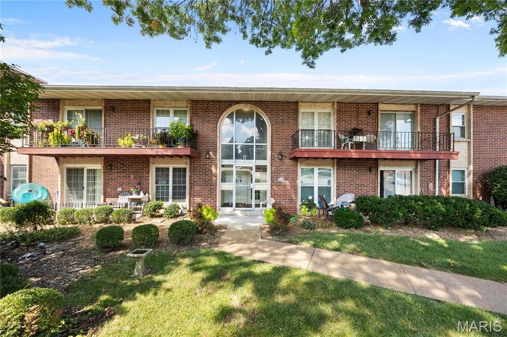 10388 Forest Brook Lane F, St Louis, MO 63146