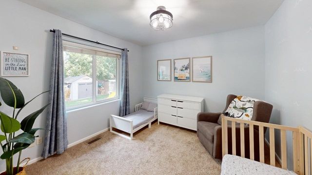 416 22nd St SW, Minot, ND 58701