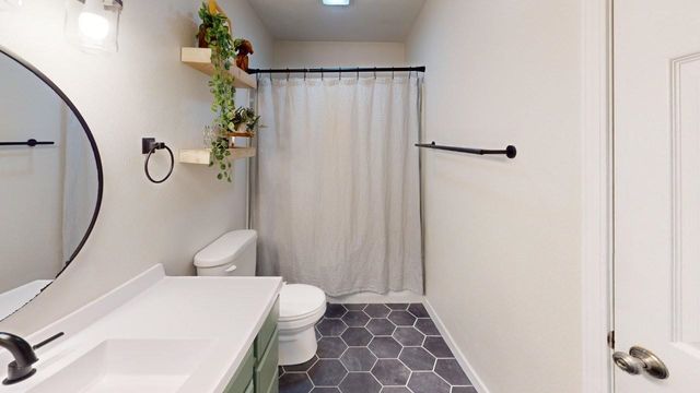 416 22nd St SW, Minot, ND 58701