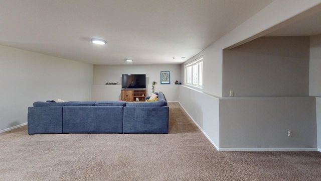 416 22nd St SW, Minot, ND 58701