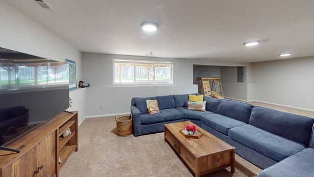 416 22nd St SW, Minot, ND 58701