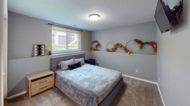 416 22nd St SW, Minot, ND 58701