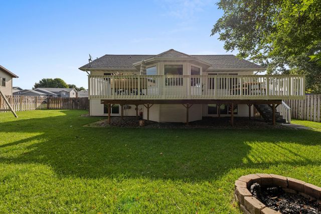 416 22nd St SW, Minot, ND 58701