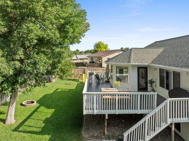 416 22nd St SW, Minot, ND 58701