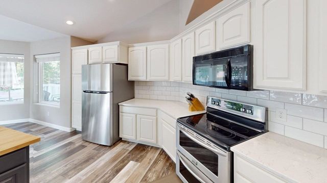 416 22nd St SW, Minot, ND 58701