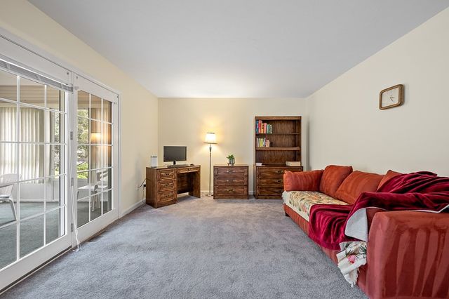 3 Quaker Way 40, Westborough, MA 01581