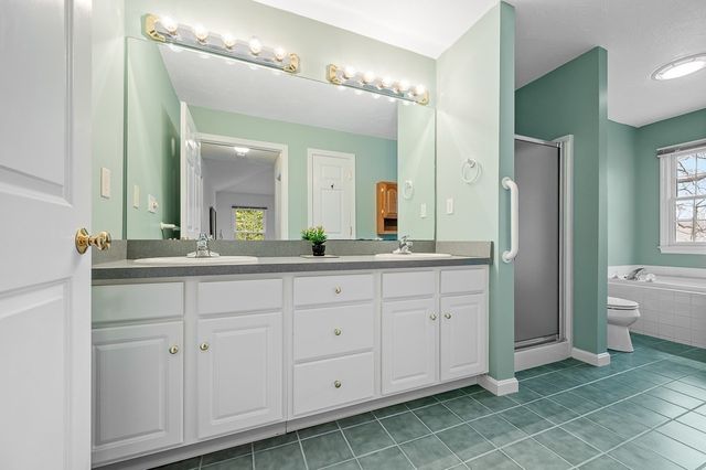 3 Quaker Way 40, Westborough, MA 01581